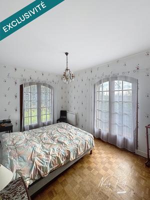 Maison - 200 m² - 9 pièces