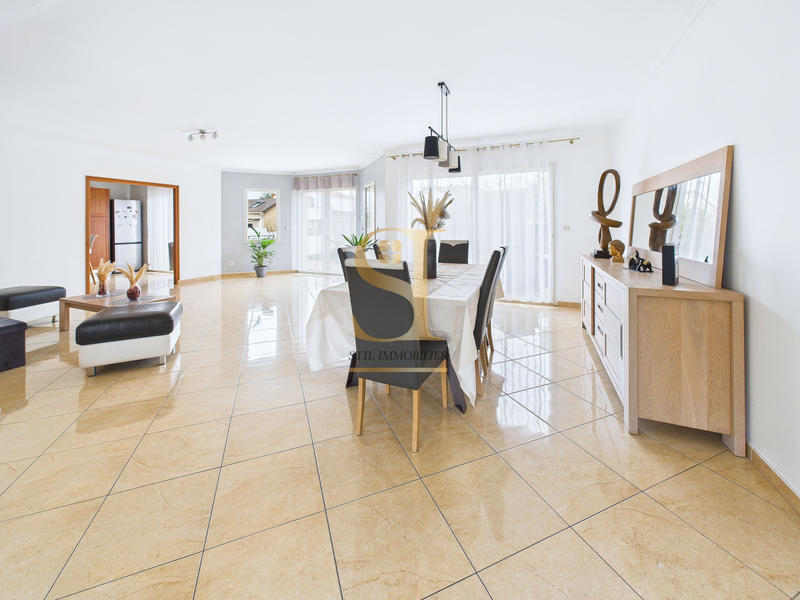 Maison - 211 m² - 9 pièces