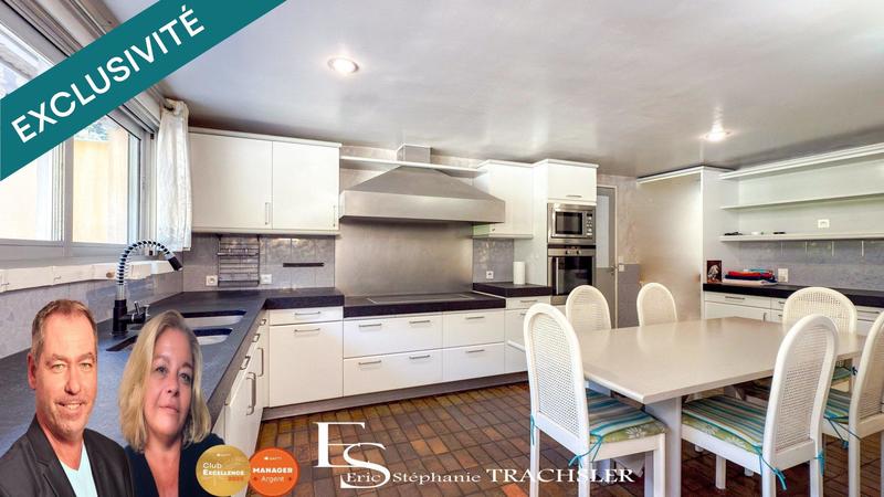 Maison - 304 m² - 12 pièces