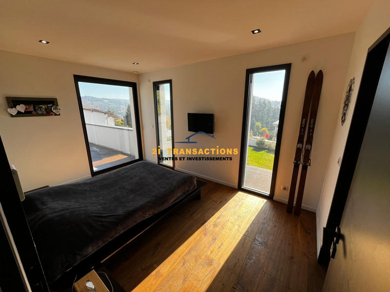 Maison - 240 m² - 6 pièces