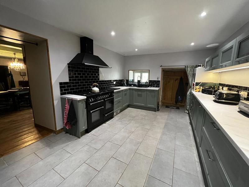 Maison ancienne - 195 m² - 7 pièces