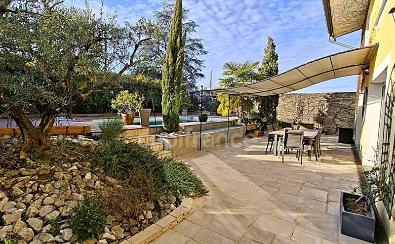 Maison - 310 m² - 8 pièces