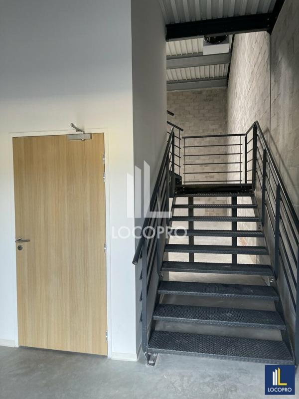 Local d'activité / Entrepôt - 334 m²