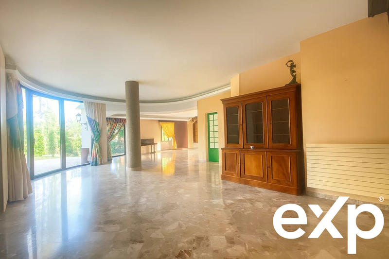 Maison - 288 m² - 6 pièces