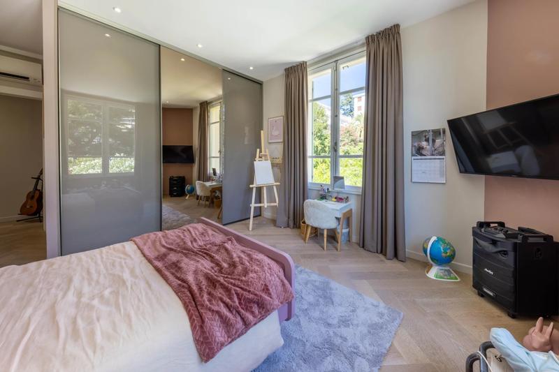 Villa - 200 m² - 7 pièces