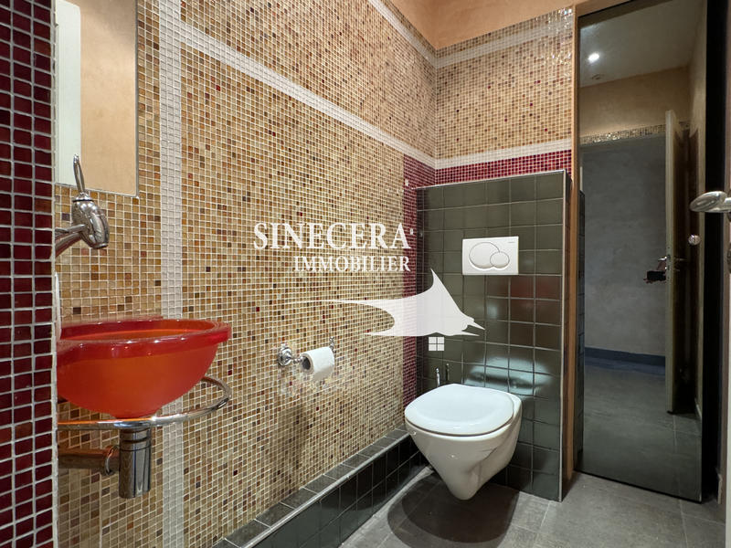 Propriété - 600 m² - 16 pièces