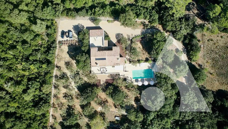 Maison - 350 m² - 12 pièces