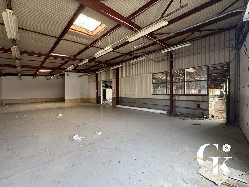 Local d'activités - 2 385 m²