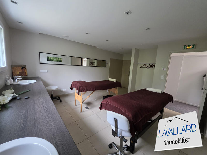 Maison - 320 m² - 10 pièces