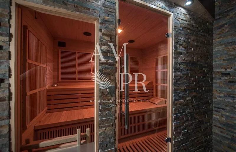 Châlet - 900 m² - 14 pièces