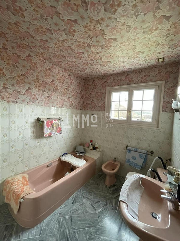 Maison - 231 m² - 10 pièces