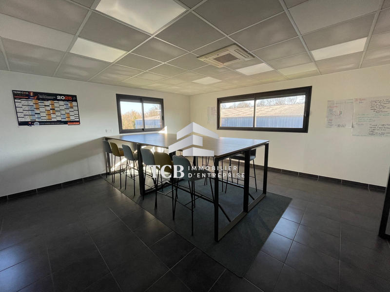 Bureau - 487 m²