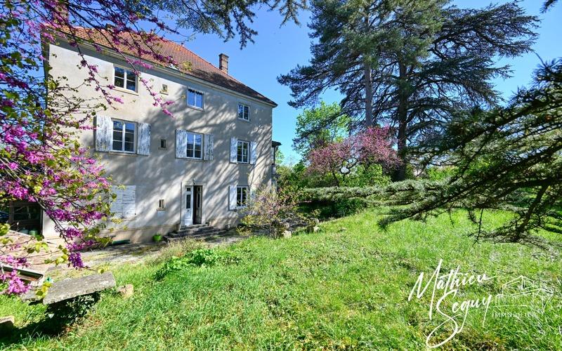 Propriété - 498 m² - 18 pièces