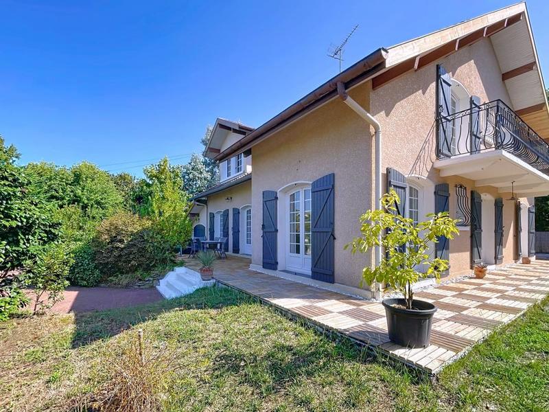Maison - 193 m² - 8 pièces