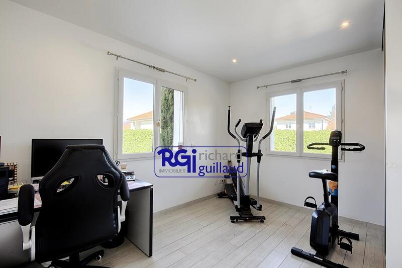 Maison - 180 m² - 6 pièces