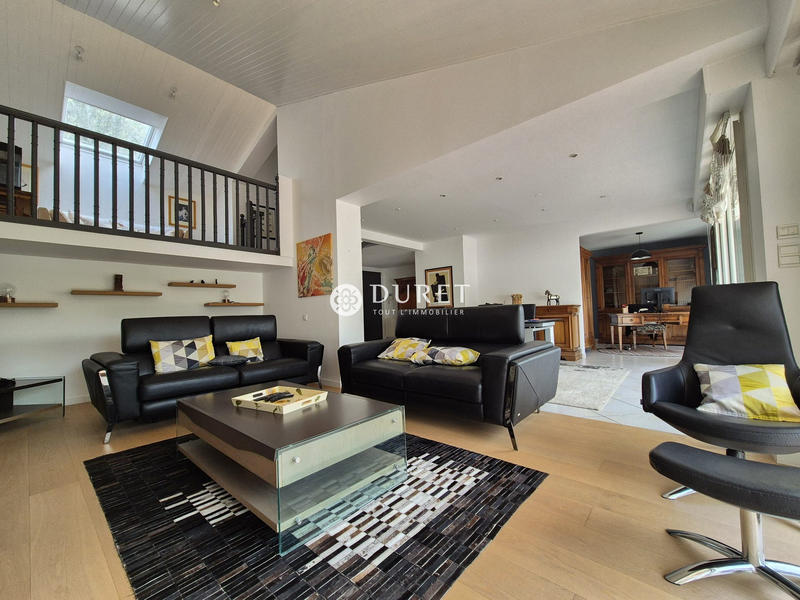 Maison - 205 m² - 6 pièces