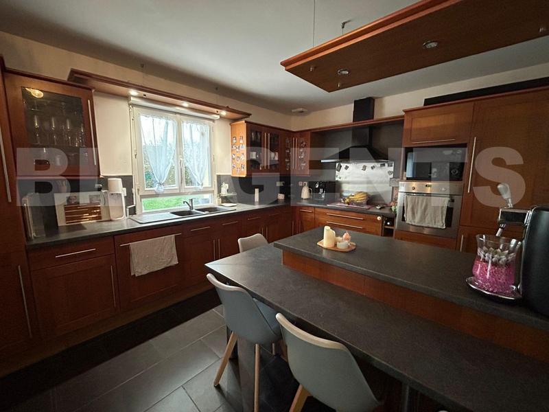 Maison traditionnelle - 151 m² - 5 pièces