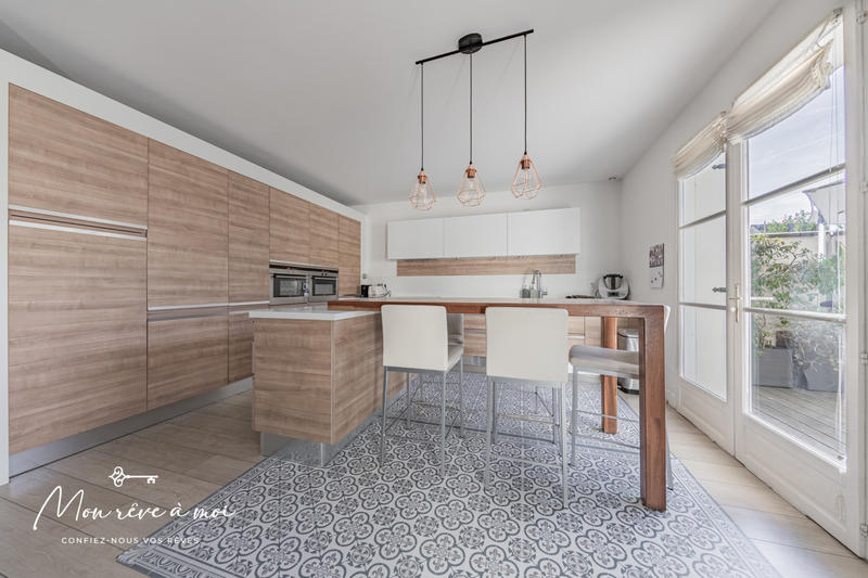 Maison - 207 m² - 8 pièces