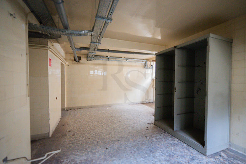 Local commercial - 244 m² - 2 pièces