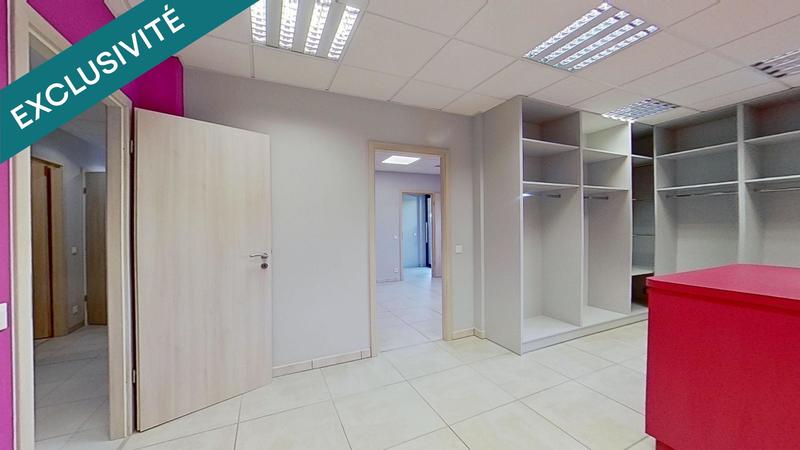 Local commercial - 107 m² - 4 pièces