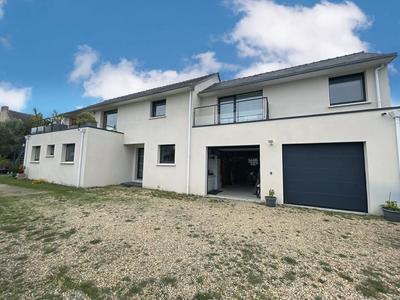 Maison - 172 m² - 8 pièces