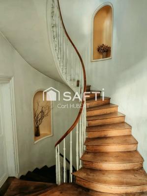 Maison - 284 m² - 12 pièces