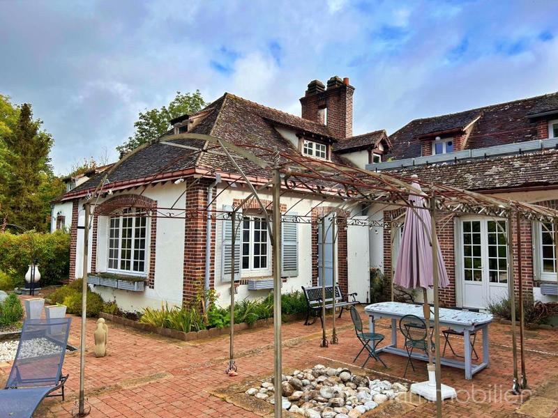 Propriété - 487 m² - 22 pièces