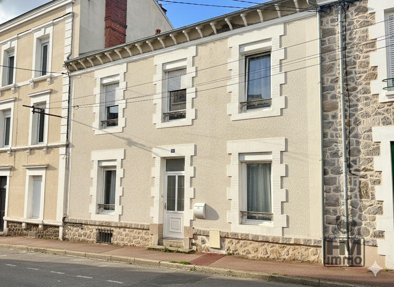 Maison - 180 m² - 9 pièces