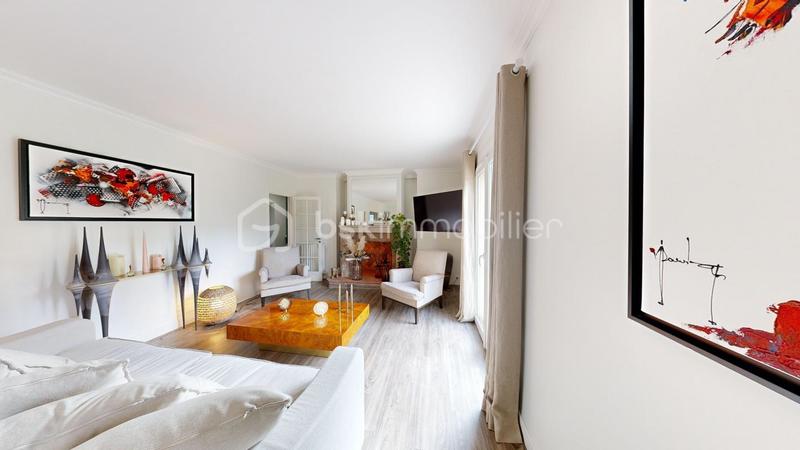 Maison - 213 m² - 8 pièces