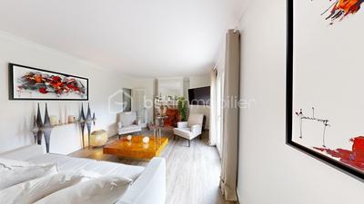 Maison - 213 m² - 8 pièces