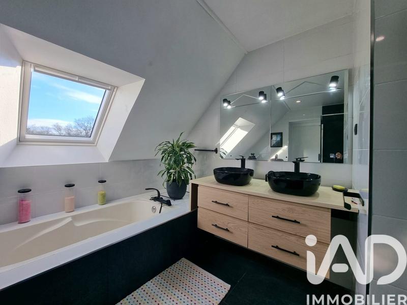 Maison - 249 m² - 9 pièces