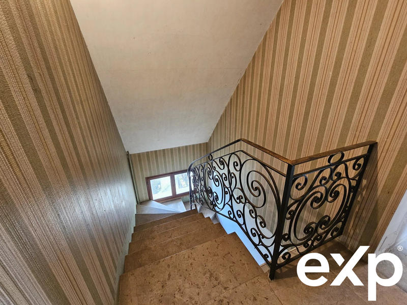 Maison - 165 m² - 8 pièces