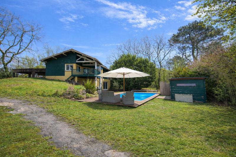 Maison - 210 m² - 7 pièces