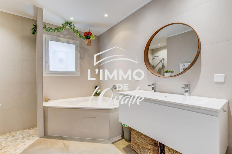 Maison - 210 m² - 6 pièces