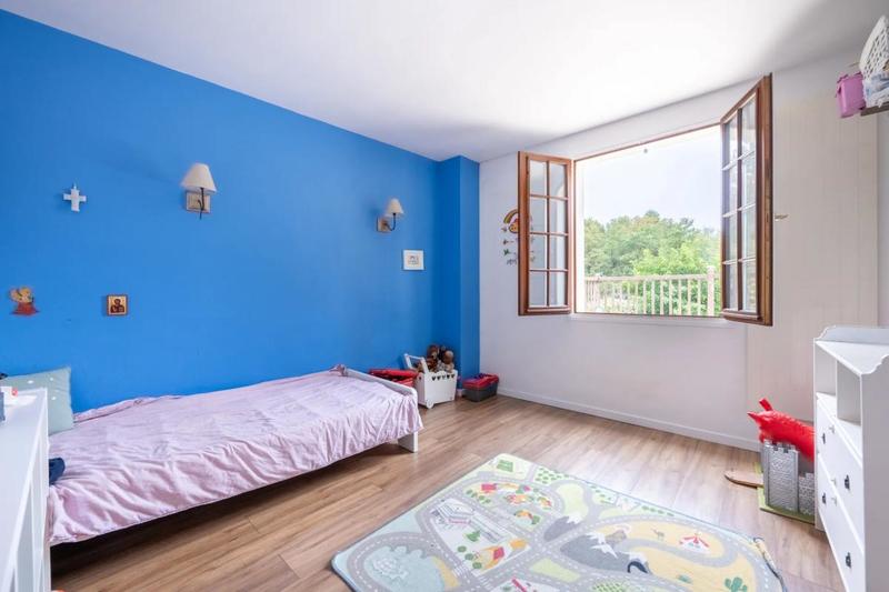 Maison - 260 m² - 12 pièces