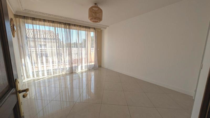 Appartement - 242 m² - 6 pièces