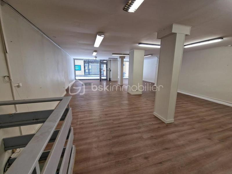 Local commercial - 217 m² - 4 pièces