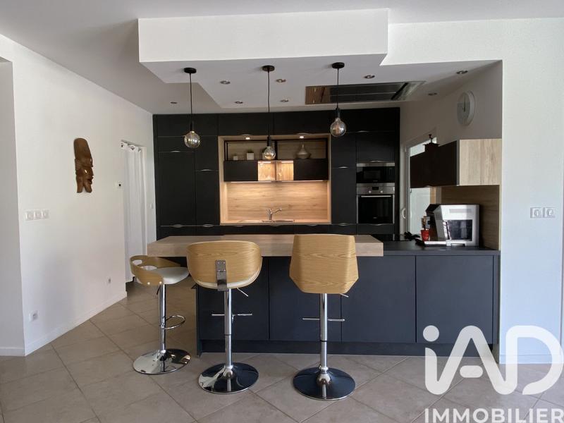 Maison - 236 m² - 7 pièces