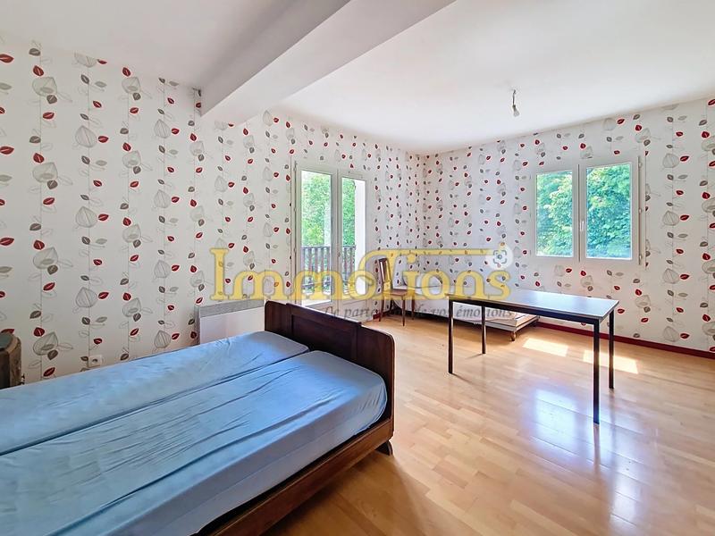 Maison - 330 m² - 9 pièces