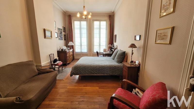 Appartement - 190 m² - 6 pièces