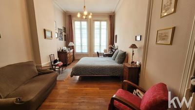 Appartement - 190 m² - 6 pièces