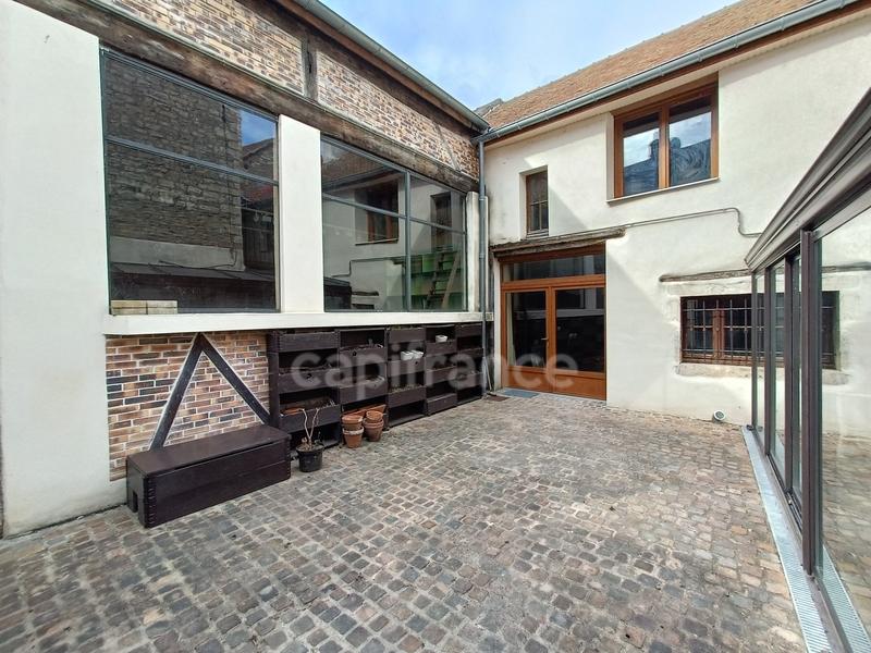 Maison - 398 m² - 8 pièces