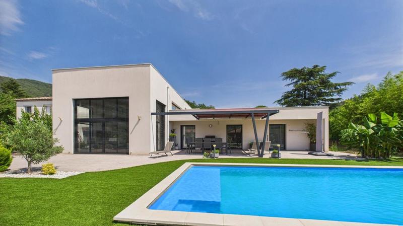 Maison - 232 m² - 7 pièces