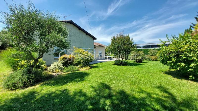 Maison - 235 m² - 8 pièces