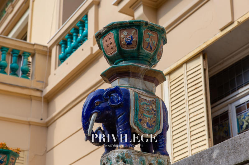 Propriété - 824 m² - 11 pièces