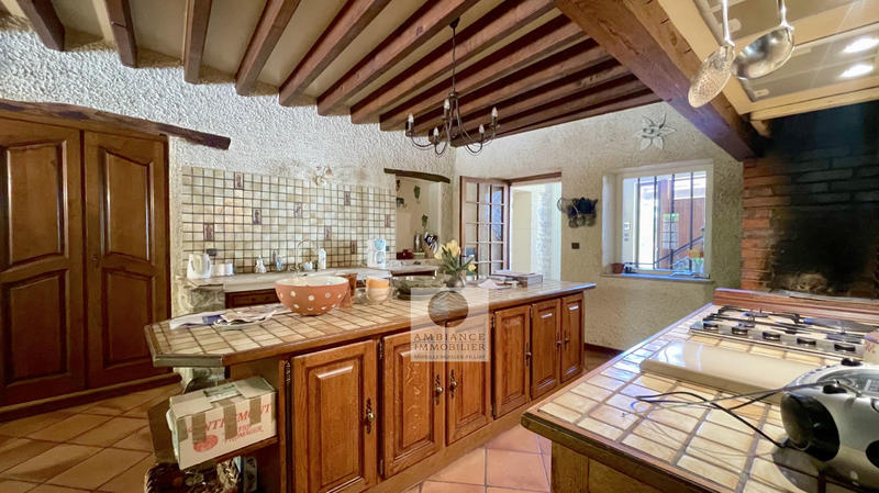 Maison - 451 m² - 11 pièces