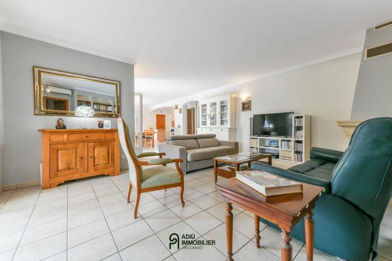 Villa - 244 m² - 10 pièces