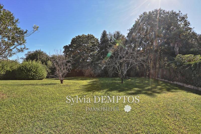 Maison - 273 m² - 12 pièces