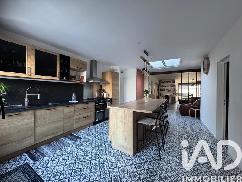 Maison - 181 m² - 8 pièces