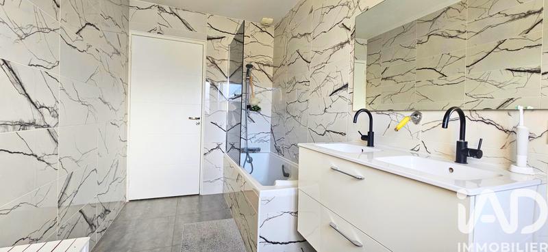 Maison - 93 m² - 5 pièces